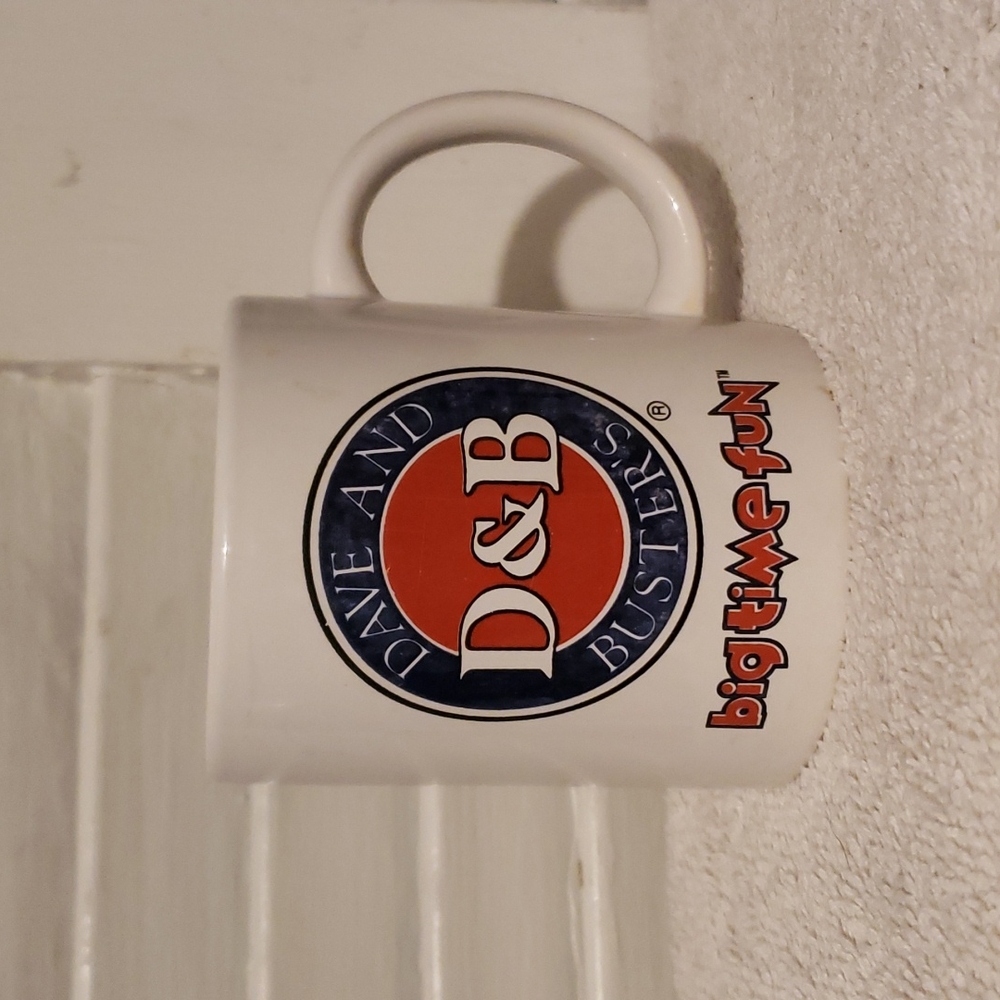 Dave & Buster's MUG